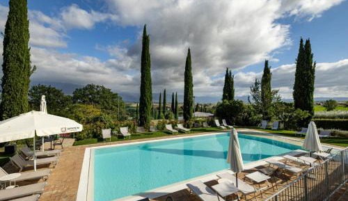 One-Bedroom Apartment with Pool View