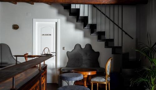 Deluxe Queen Suite