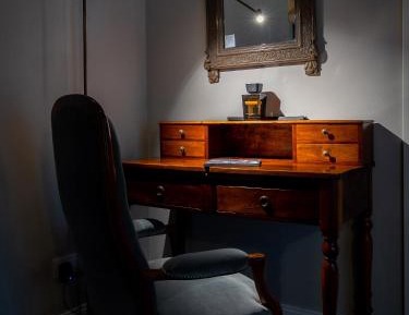 Deluxe King Suite