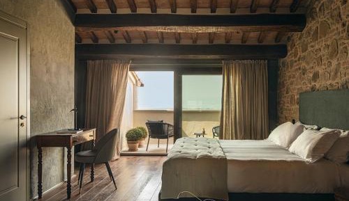 Suite with Lake View
