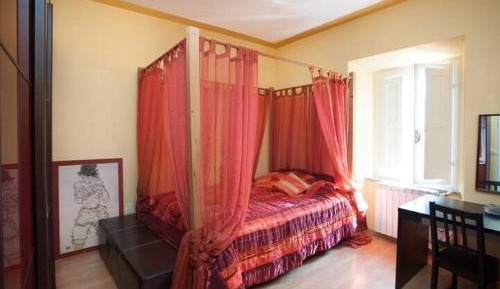 Queen Room with Shared Bathroom