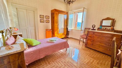 Single Room with Private Bathroom
