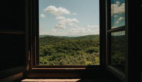 Three-Bedroom Apartment with Mountain View - First Floor
