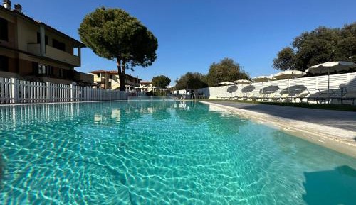 Apartment with Pool View 