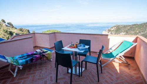 One-Bedroom Apartment with Sea View