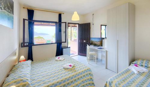 Triple Room with Sea View