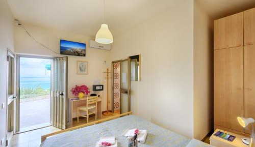 Double or Twin Room with Sea View