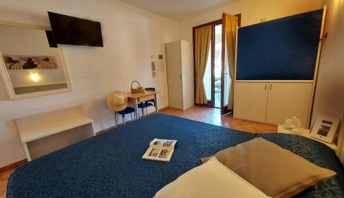 Studio (2 Adults)