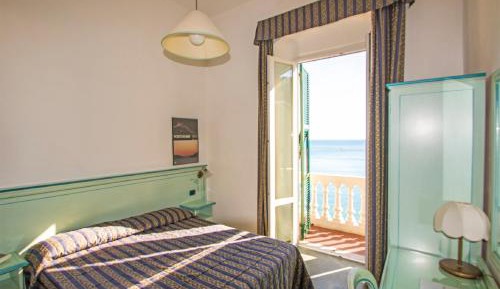Triple Room with Sea View