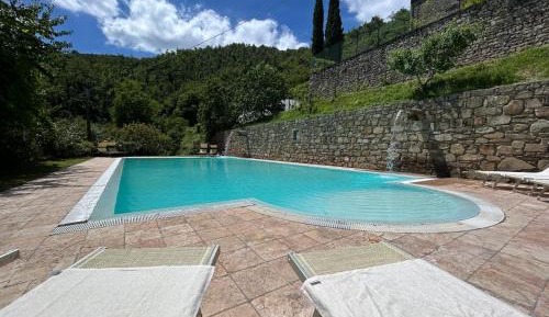 Three-Bedroom Apartment with Mountain View