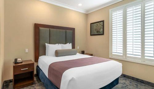 Queen Suite with Sofa Bed
