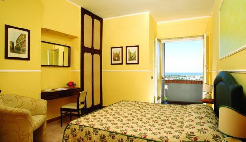 Double Room with Balcony and Sea View