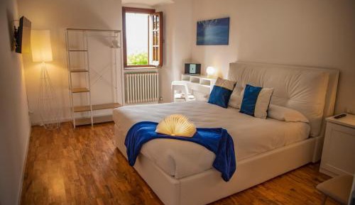 Standard Double Room with Shared Bathroom