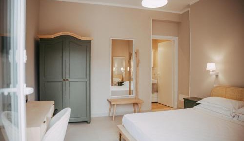 Queen Room with Pool View