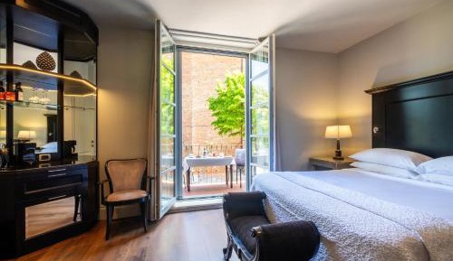 Deluxe Double Room with Balcony