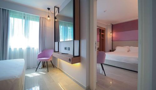 Family Queen Room with Two Queen Beds - Connecting Room/Non-Smoking