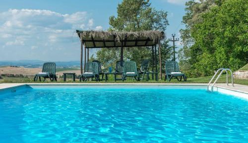 Deluxe Two-Bedroom Apartment with Pool View