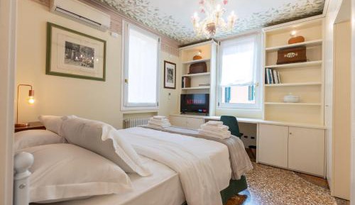 One-Bedroom Apartment with Fresco and Murano chandelier