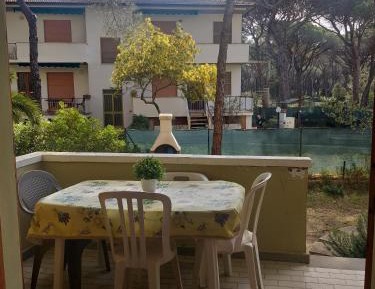 One-Bedroom Apartment with Patio (4 Adults)