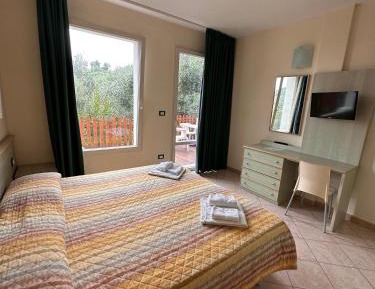 One-Bedroom Apartment (5 Adults)