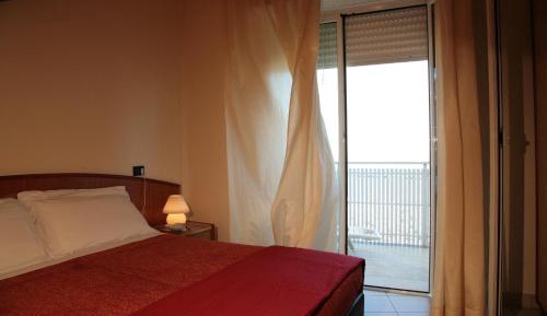 One-Bedroom Apartment with Sea View (4 Adults)