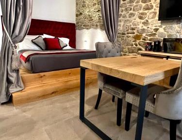 Superior King Suite