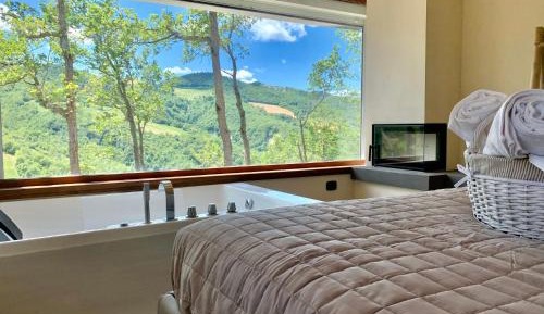 Suite with Mountain View