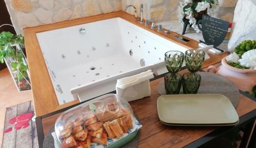 Queen Room with Spa Bath
