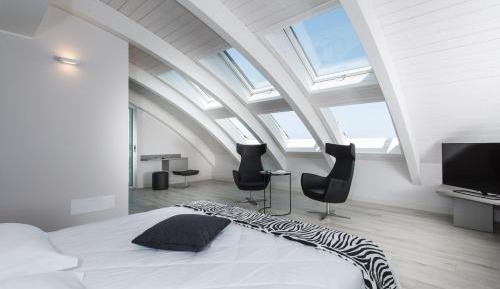 Deluxe Suite with Sea View