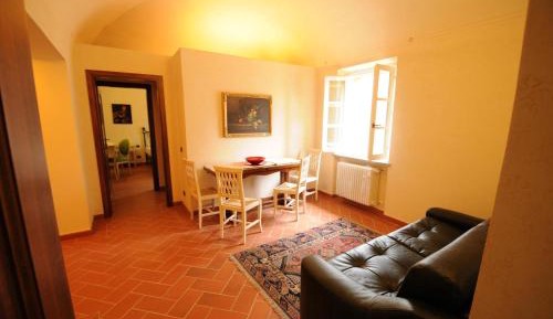 Deluxe One-Bedroom Apartment