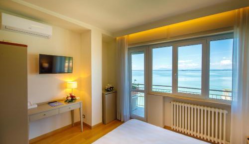 Superior Double Room with Lake View