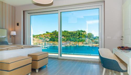 Suite with Hot Tub