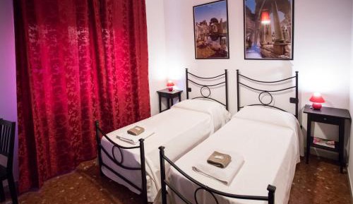 Twin Room with Private External Bathroom