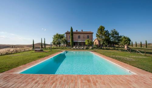 One-Bedroom Apartment with Pool View