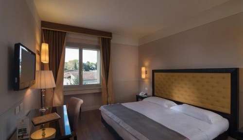 Family Suite (4 Adults + 2 Children)