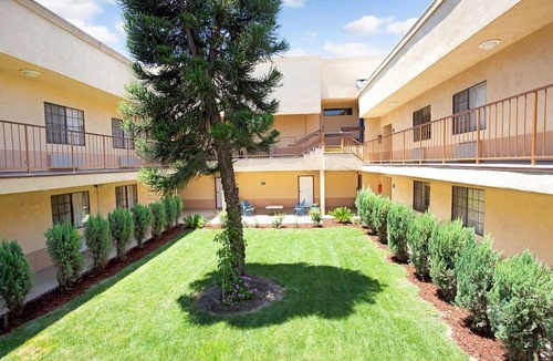 Artesia Hotel | Days Inn & Suites by Wyndham Artesia