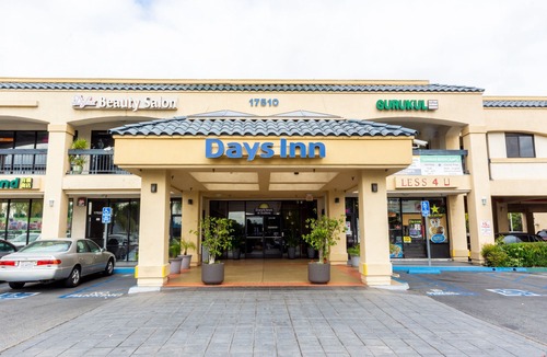 Artesia Hotel | Days Inn & Suites by Wyndham Artesia