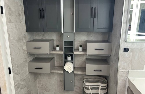 Harbor Condo | Charming 1-Bedroom Condo in Signal Hill Enjoy a Private Bathroom