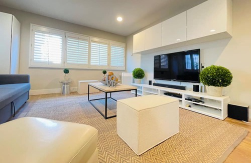 Pico - Robertson House | Tranquil Family Retreat