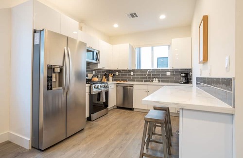 Pico-Union House | Periwinkle by AvantStay | Walk to Staples, Rooftop
