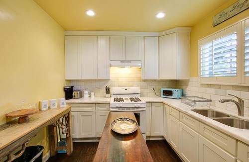 South Wrigley House | Artsy Long Beach Home w/ Patio: 2 Mi to Downtown!