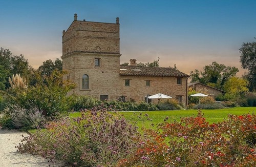 Urbisaglia Villa | Villa Torre Anna: Elegance & Private Swimming Pool