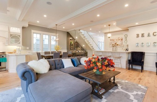 Naples House | Beautiful 2 Story Right by the Canals & Ocean View Belmont Shore With Spa