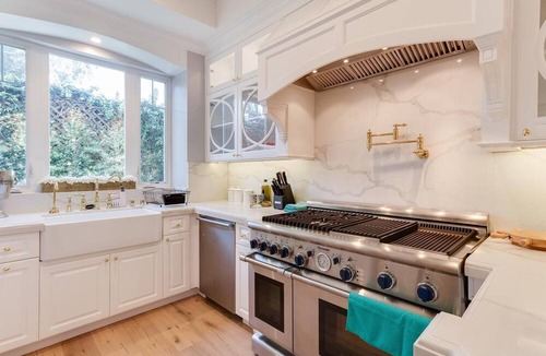 Naples House | Beautiful 2 Story Right by the Canals & Ocean View Belmont Shore With Spa