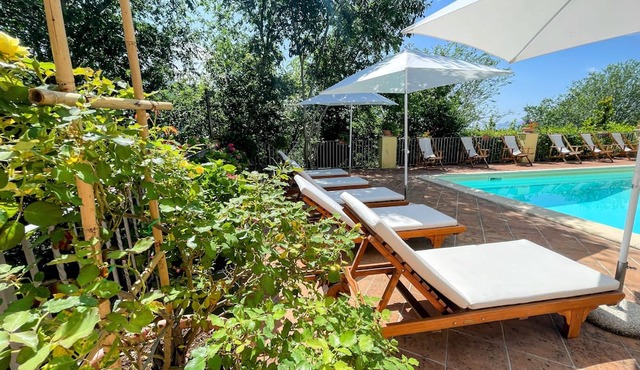 The Lord of the Manor lived here Enjoy the aristocratic life! Sleeps 10