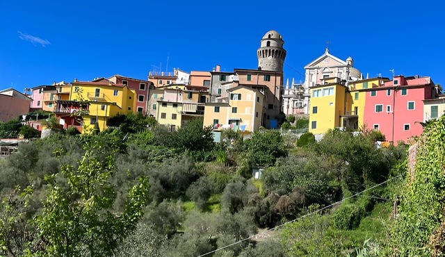 Italian Rustico’ close to 5 Terre, beach and Carrara marble mountains.