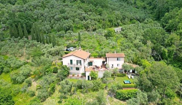 Stunning villa for 4 people with hot tub, A/C, sauna, WIFI, TV, terrace, panoramic view and par...