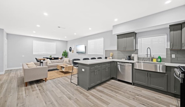 Charming K-Town Retreat: Your LA Delight!