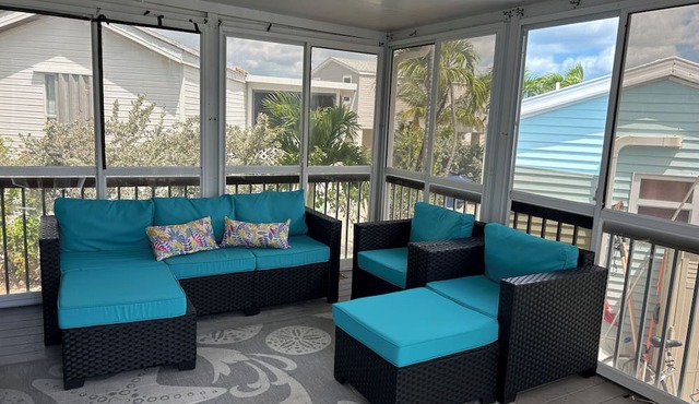 "Venture Out" into the Sun & Sea. Cozy cottage near the water!