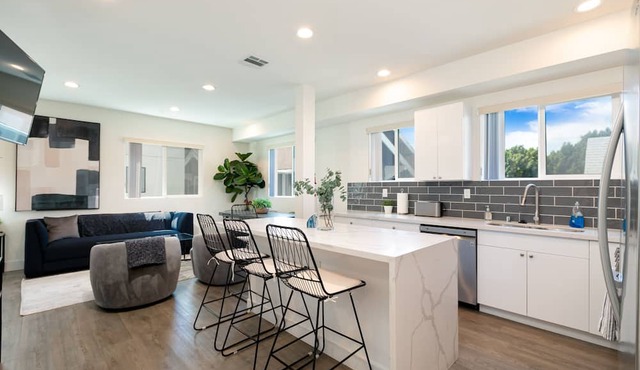 Downtown Darling by AvantStay | Rooftop Deck, View